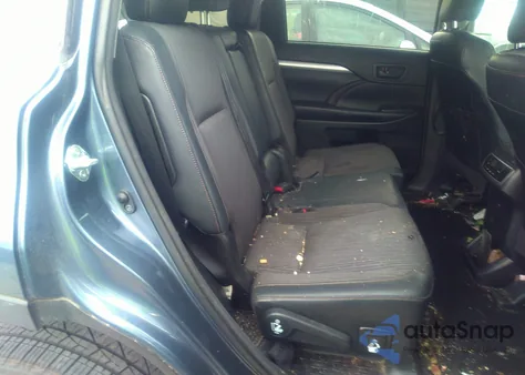 2018 Toyota Highlander Le Plus z USA, uszkodzony, nr VIN 5TDBZRFH6JS800526